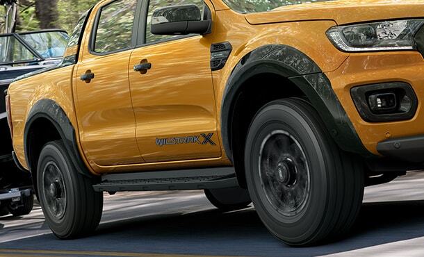Black wheel arch flares